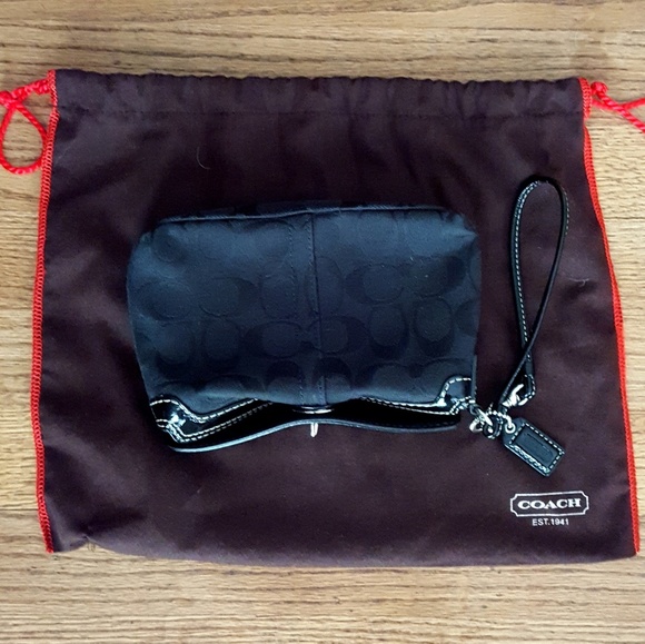 Coach Signature Series Black Wristlet - Picture 5 of 6